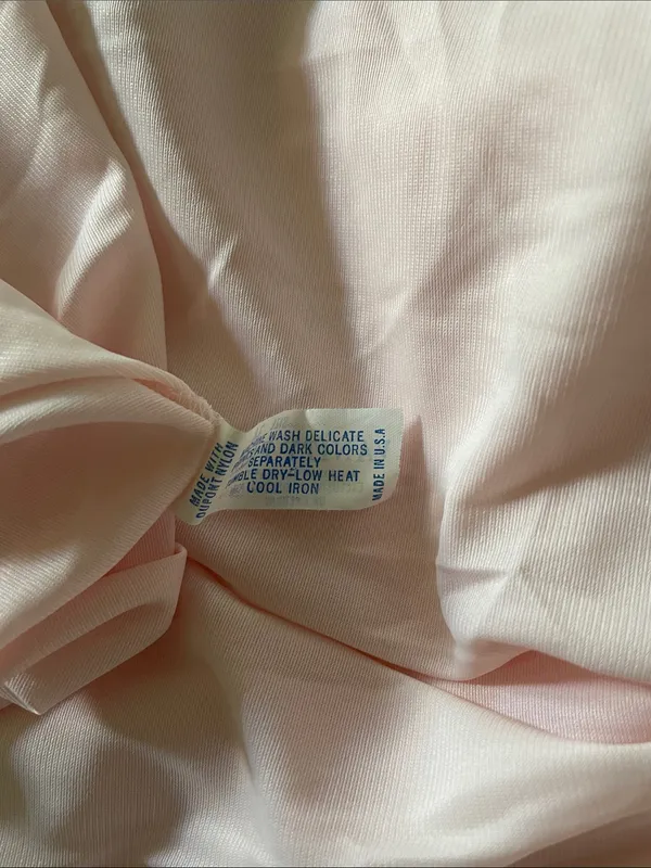 Women’s Vintage Vanity Fair Light Pink Nylon Housecoat/Robe Nightgown, Size 34 - Image 5