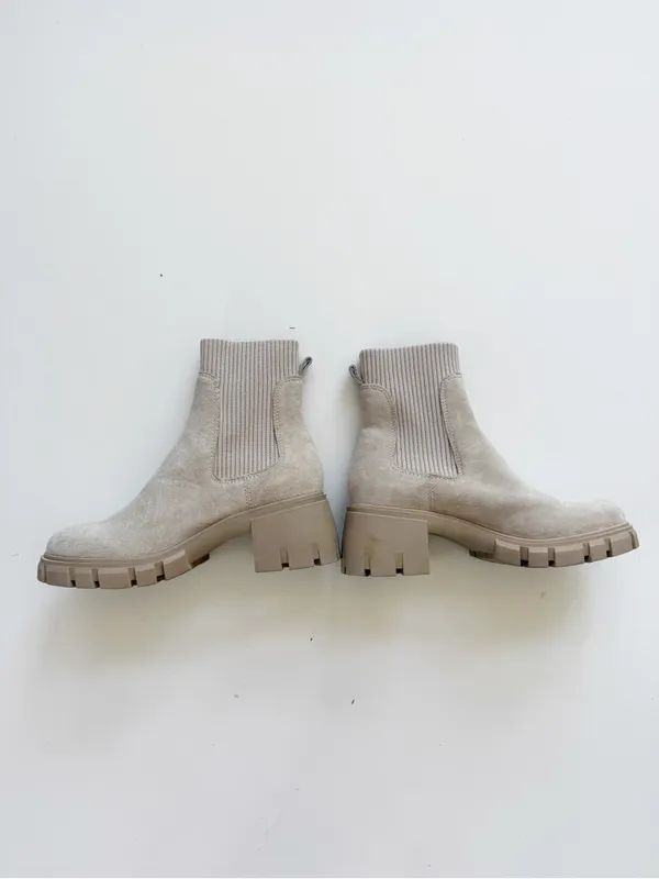 NWOT Steve Madden Hayle Leather Chunky Chelsea Boots Size 7.5 - Sand - Image 3