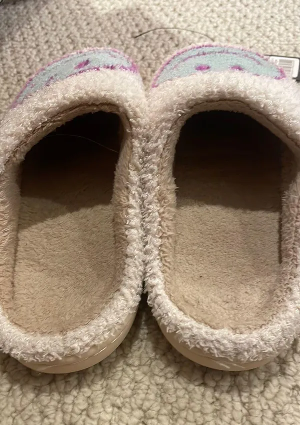 Smiley Slippers White Size 8 - Image 2
