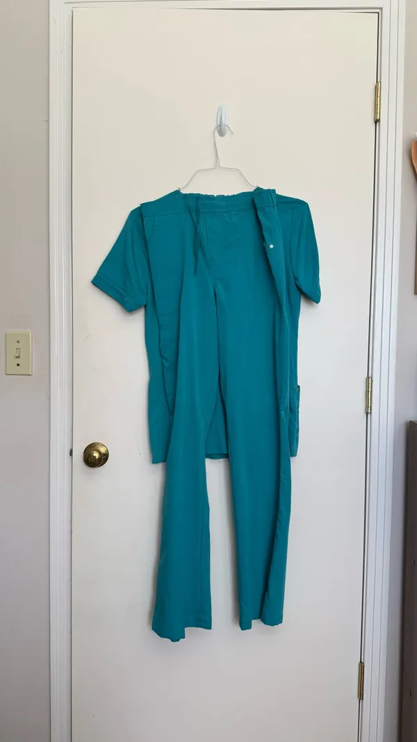 Urban teal medical scrub for women size extra small - Image 2