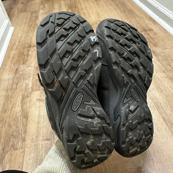 Keen | Women's Circadia Gray Leather Mesh Low Top Trail Hiking Shoes, Size 7 - Image 5