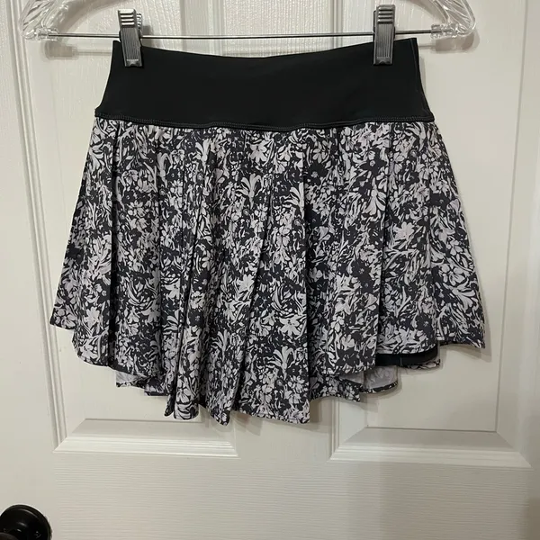Aerie Offline Real‎ Me Gray Floral Skort S - Image 7