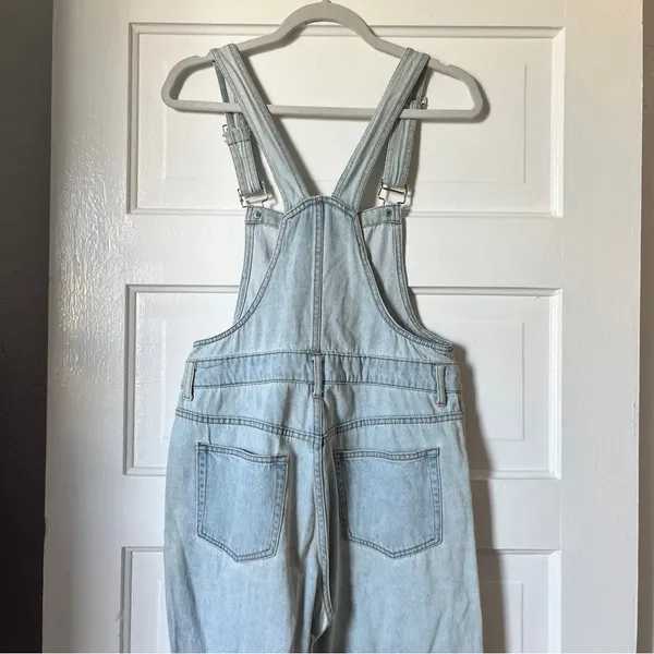 Forever 21 Light wash denim overalls - Image 4