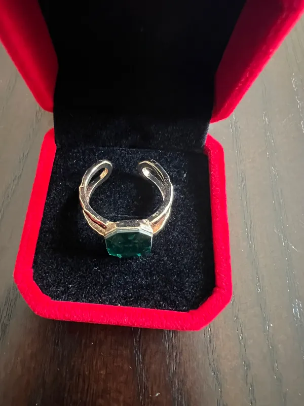 Gorgeous Gold Plated Faux Emerald Statement Adjustable Ring Size 7 - Image 3