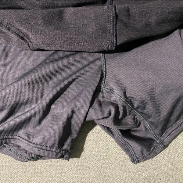 medium cargo skort in charcoal. - Image 7