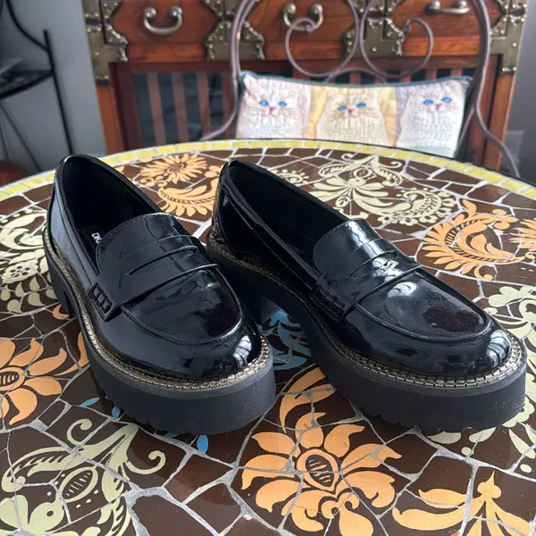 DKNY BLACK PATENT LEATHER LIAFER Sz: 5.5 - Image 2