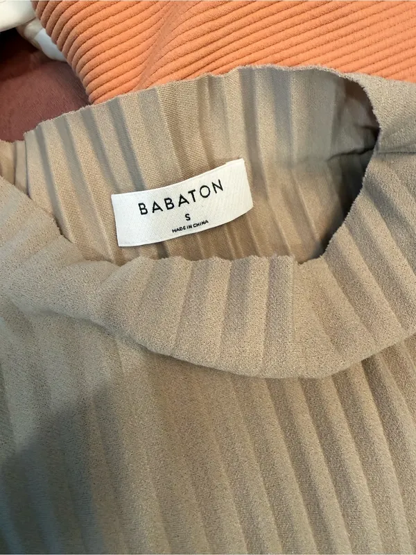 Babaton Aritzia Women's Long-Sleeve Ribbed Mock Neck Top - Beige Sz S - Image 5