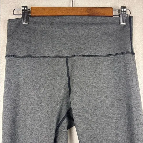 TYR Women's Medium Base Kinetic™‎ High-Rise 21" Leggings Gray Cropped Mid Calf - Image 3