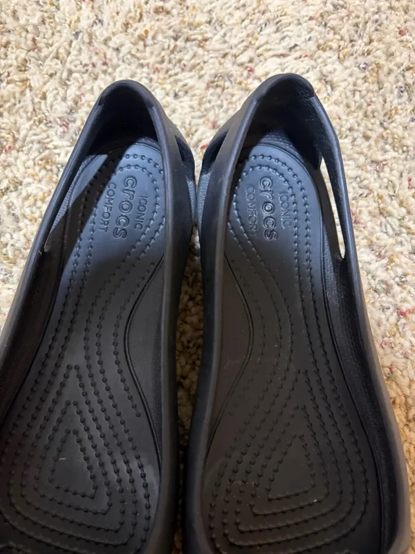 Crocs Sienna Black Shiny Patent Toe Rubber Flats Size 6 - Image 3