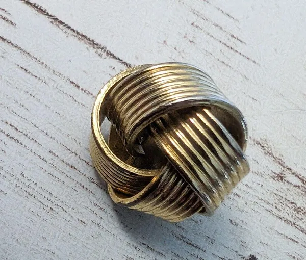 Vintage Clip On Earrings - Chunky Gold Tone Knot Design - Image 6