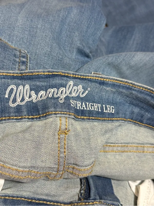 Wrangler Women's Straight Leg Jeans in Light Blue Denim - Image 5