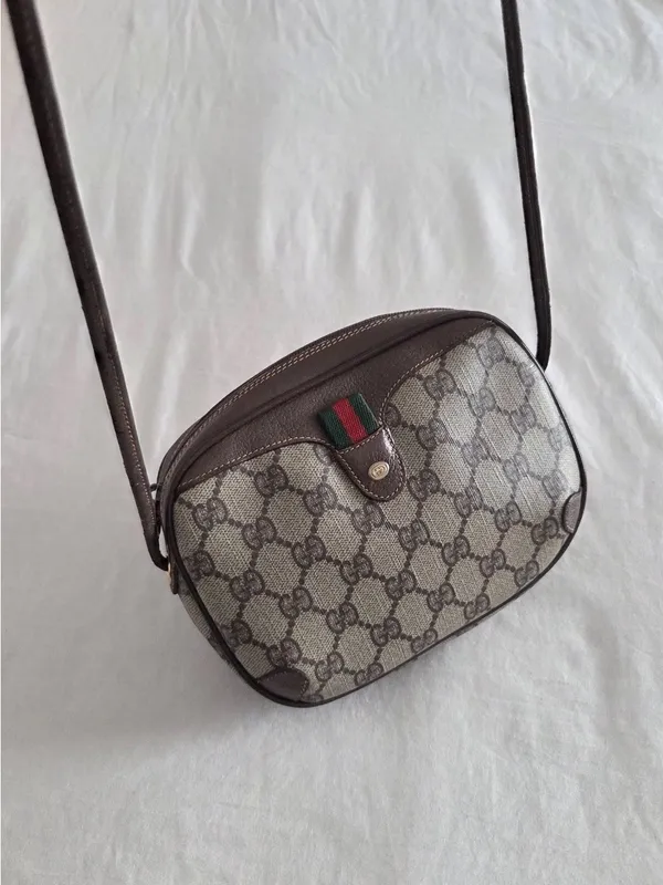 Gucci Beige GG Supreme Canvas Crossbody with Brown Leather & Green-Red Web - Image 3