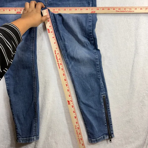 Free People 28 Skinny Jeans Jet Pocket‎ Zip Low Rise Ankle Casual Work Office - Image 6