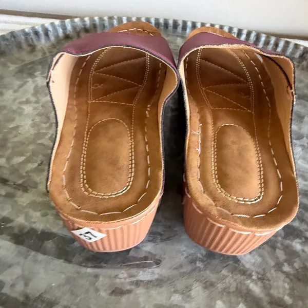Women's Wedge Slip On Wine Colored Open Toe Shoe Size 37 aka 7 #260767 - Image 4
