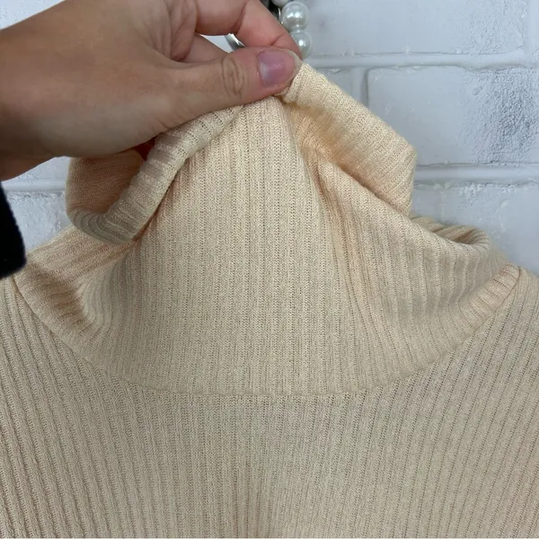 Amazon Butter Yellow Cowl Neck Lightweight Ribbed Knit Top Size M - Image 5