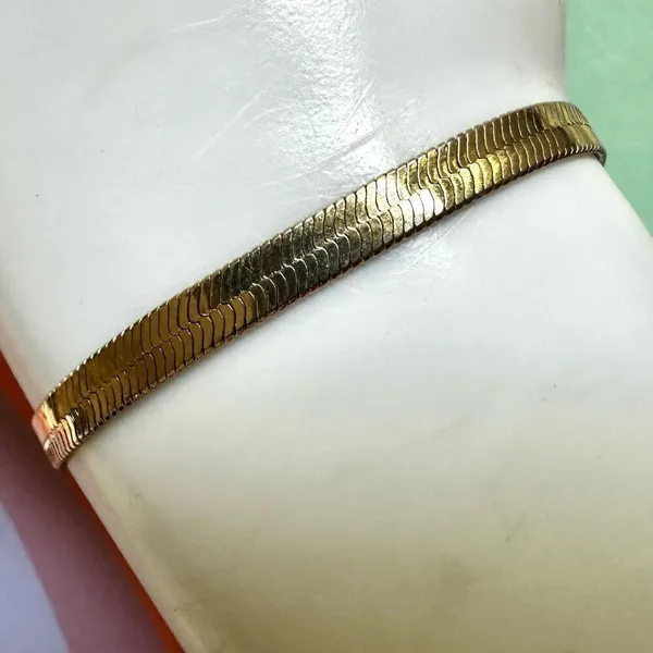 Gold tone flat herringbone bracelet - Image 3