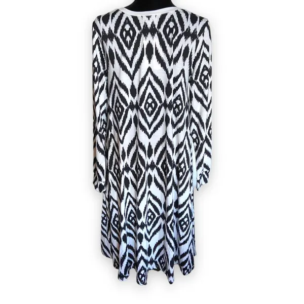 LuLaRoe Womens Dress Size Medium Emily Swing Pockets‎ Black White Ikat Print NEW - Image 4