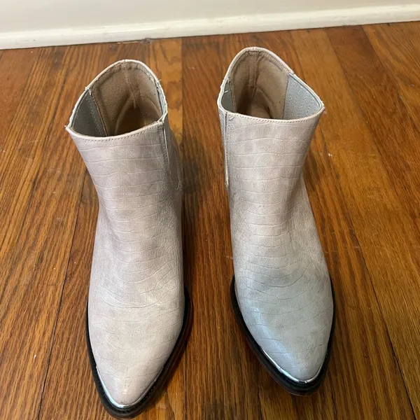 Stylish Western Ankle Boots Tan Size 7.5 - Image 2