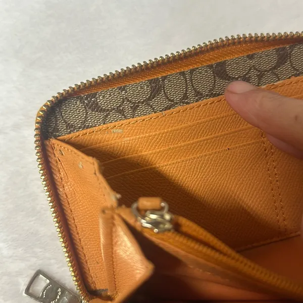 Coach Tan/ orangish Leather Wallet - Image 12