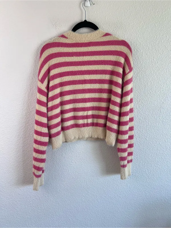 Levi's Women's Cat Cardigan Sweater Fuzzy Cropped Button Front Long Sleeve - Image 4