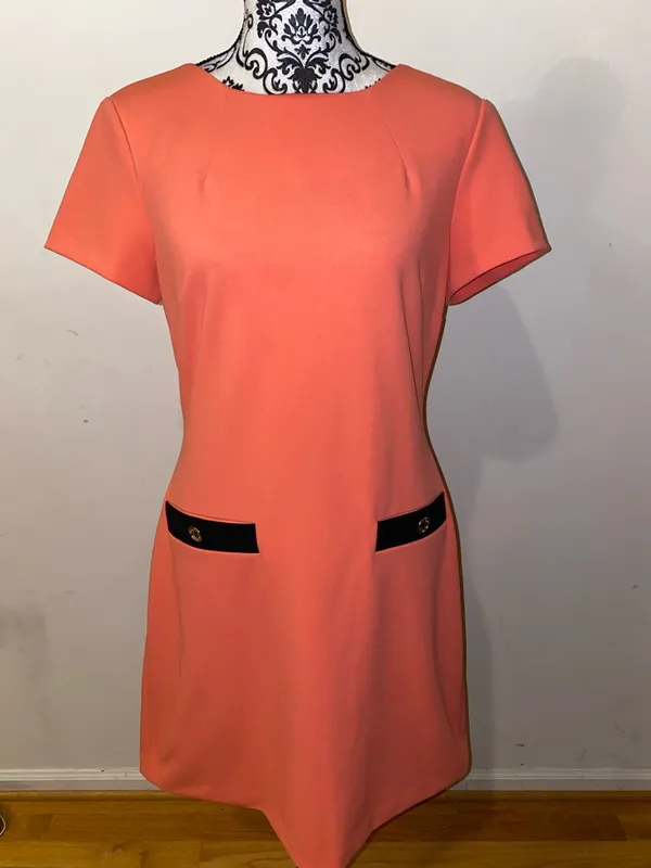 Tommy Hilfiger Coral Short Sleeve Shift Dress Black Pocket Trim Size 8 - Image 2