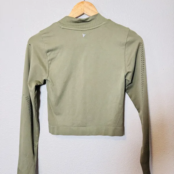 Old‎ Navy Go Dry Seamless Mock Neck Cropped Long Sleeve Athletic Top Women M - Image 3
