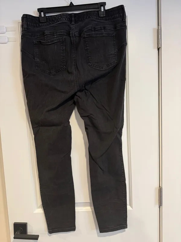 Torrid Bombshell Skinny Black Distressed Premium Stretch Distressed Jeans 20R - Image 3