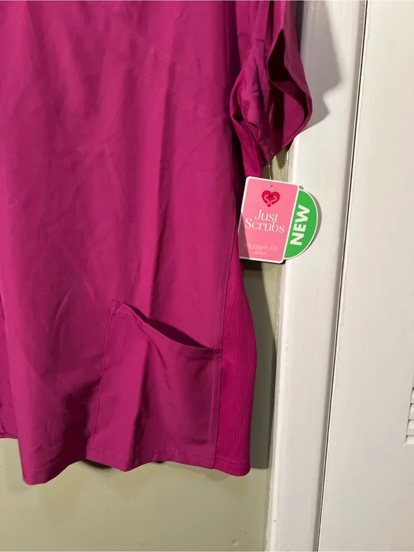 Just Scrubs Womens Sz XL 18-20 Short Sleeve Scrub Top Magenta Pink V-Neck Pocket - Image 4