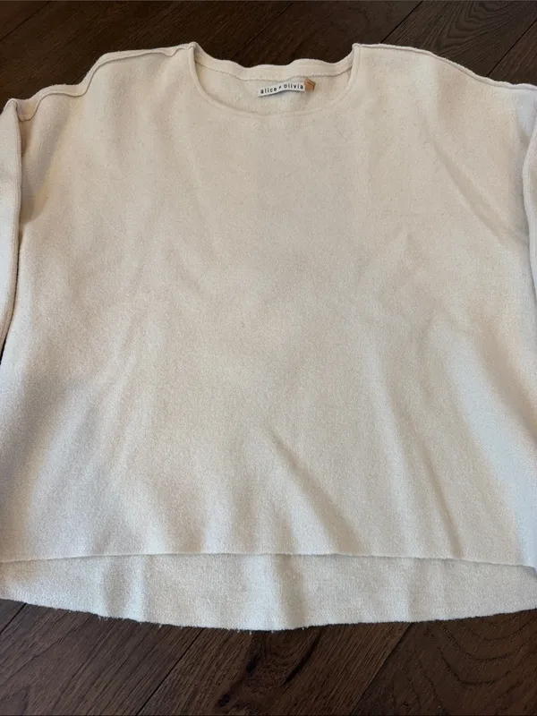 Alice + Olivia Cream Boxy Crewneck Short Sleeve Sweater Size Medium - C54-141 - Image 2