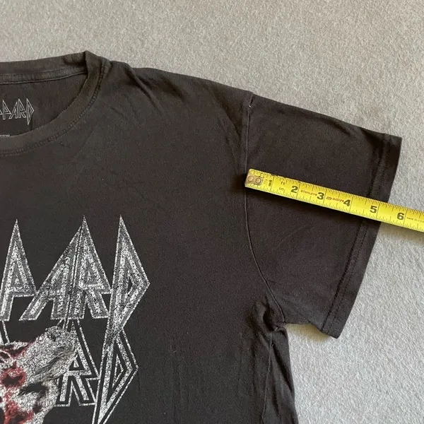 Def Leppard Rock Band Retro Tee Women’s Size Large Graphic Print - Image 5