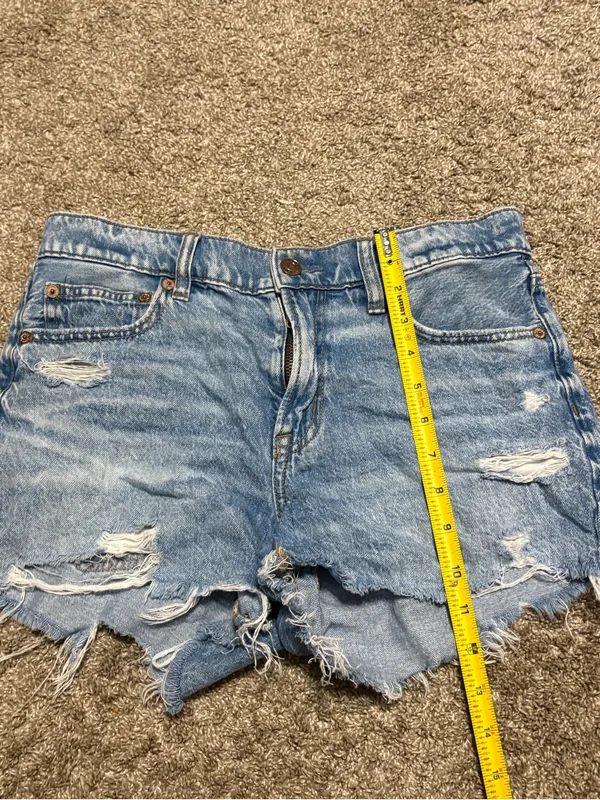 (American Eagle) High Rise Distressed Denim Shorts: Size 4 - Image 5