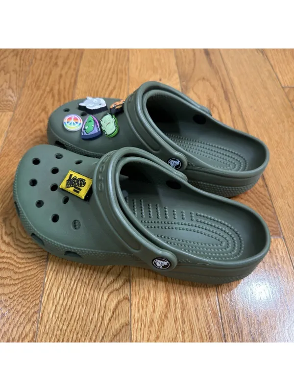 Crocs Classic Clog Olive Green Clogs Men’s 6 Women’s 8 w/ Jibbitz Charms - Image 2
