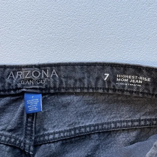 Arizona Jeans Womens Size 7 Highest Rise Mom Jeans Faded Black Denim Pockets - Image 5