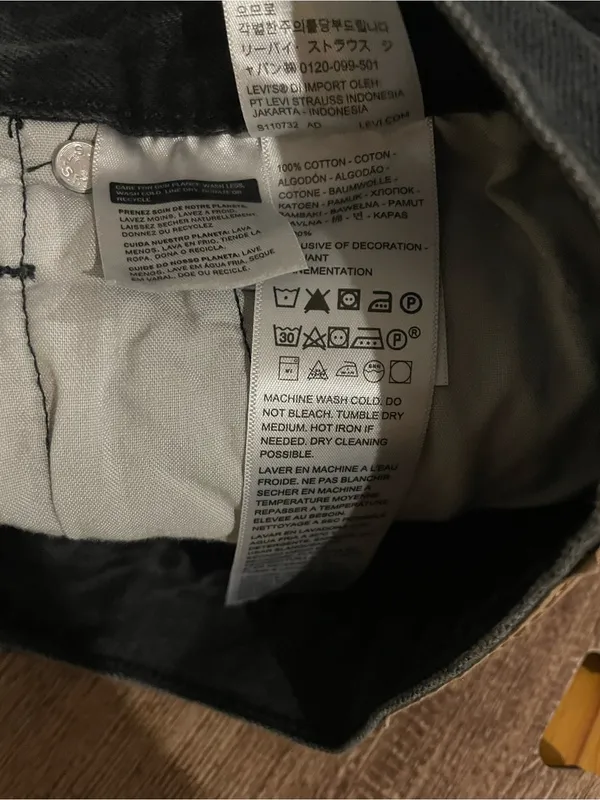 Levi's 501 Original Short Black Denim Button Fly Size 32 - Image 4