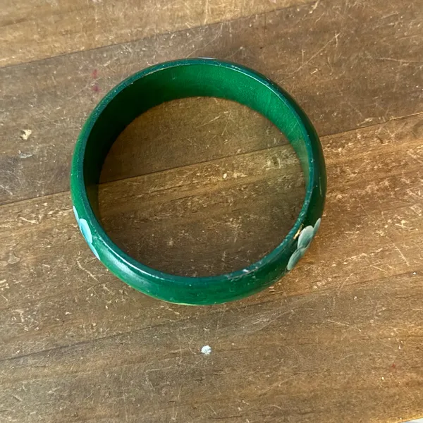 Vintage green wooden hand painted flower bangle bracelet - Image 3
