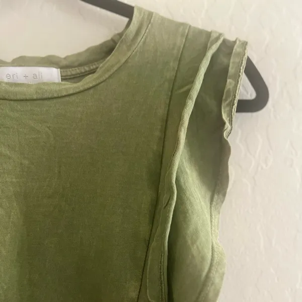 Anthropologie eri + ali ruffle Sleeve Top sz M - Image 4