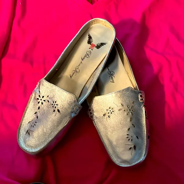 Penny Loves Kenny Silver Coast Mules - Image 5