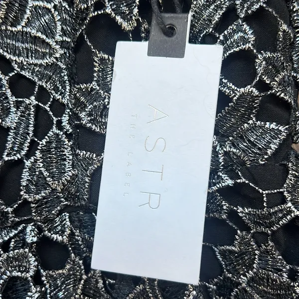 ASTR THE LABEL METALLIC DRESS - Image 4