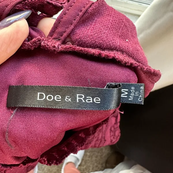 Doe & Rae Burgundy Sleeveless Lace Top Size M - Image 5