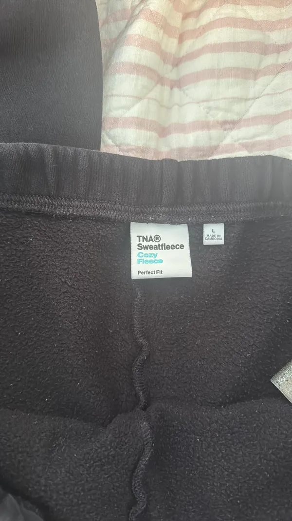Aritzia TNA Sweatpants - Image 4