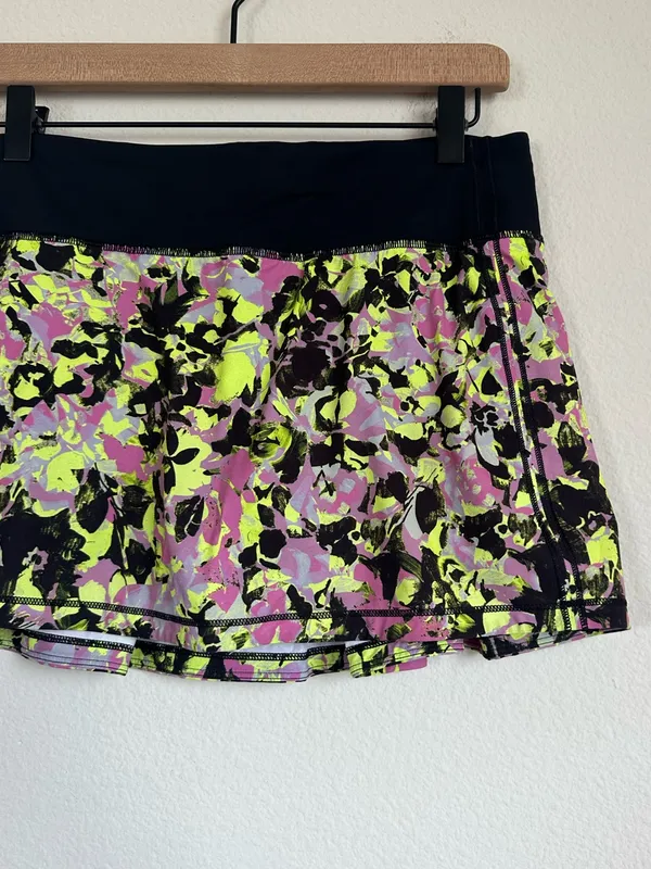 Lululemon Pace Rival Mid-Rise Skirt in Inflected Highlight Yellow Multi / Black - Image 3