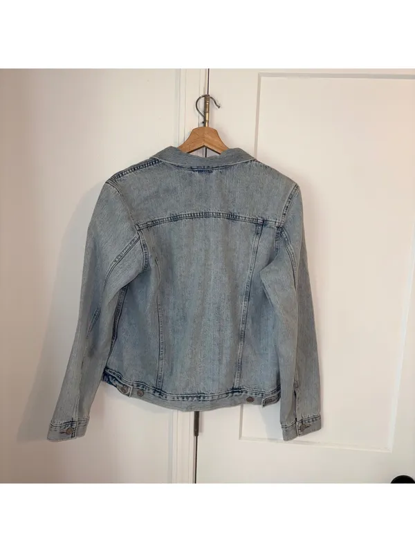 GAP Denim NWT $70 Light Wash Woman’s L Blue Jean Jacket Large Denim Coat - Image 2