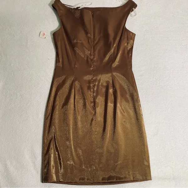 Cachet Structured Metallic
Dress Size 8 - Image 7