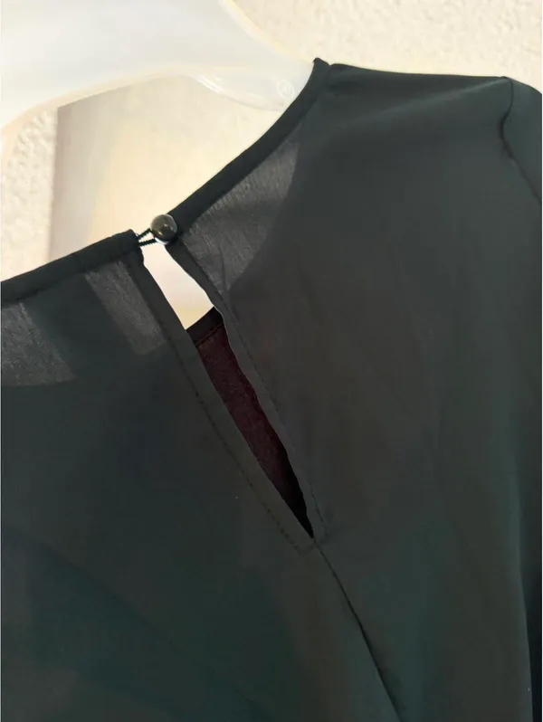 Dark green dress with a ruffle - Image 3
