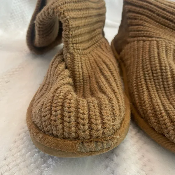 UGG knit tall boots size 6 - Image 6