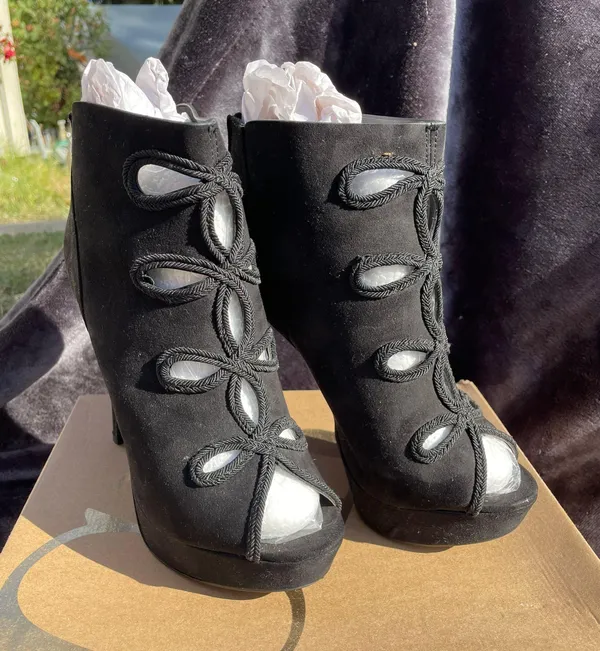 Black Suede Heel Size 7 - Image 3