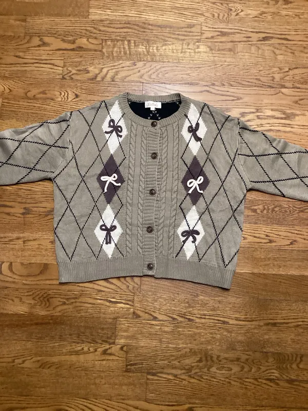 Listicle Boutique Taupe Argyle button front sweater with dimensional bows Size L - Image 6