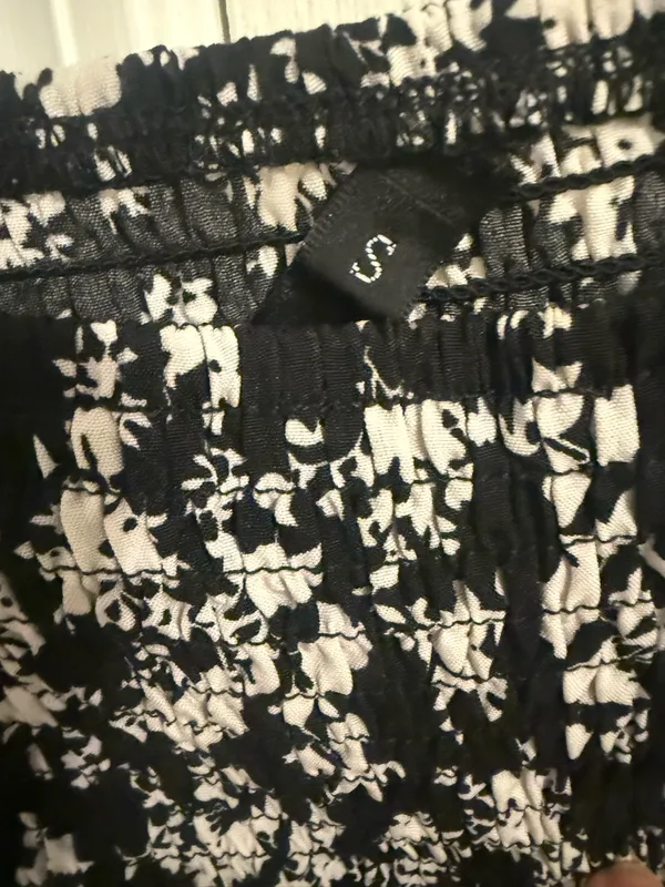 Black and cream floral sun dress smocked midi dress - Image 2