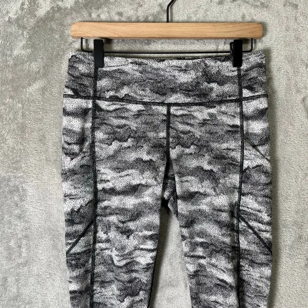 Lululemon Speed Tight V Power Luxtreme Hazy Days Black White Medium Rise‎ Size 8 - Image 3