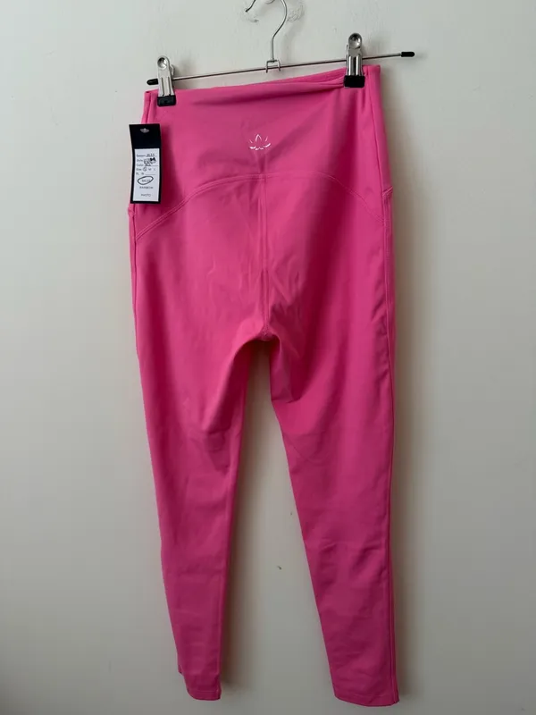 NEW Beyond Yoga • POWERBEYOND Strive High Waisted Midi Leggings Size Small - Image 5